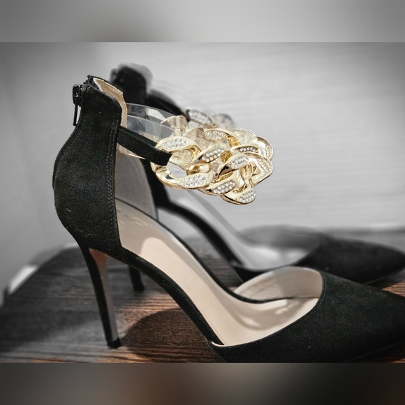 Mix no 6 Black and gold ankle pump with back zipper. - Picture 2 of 8